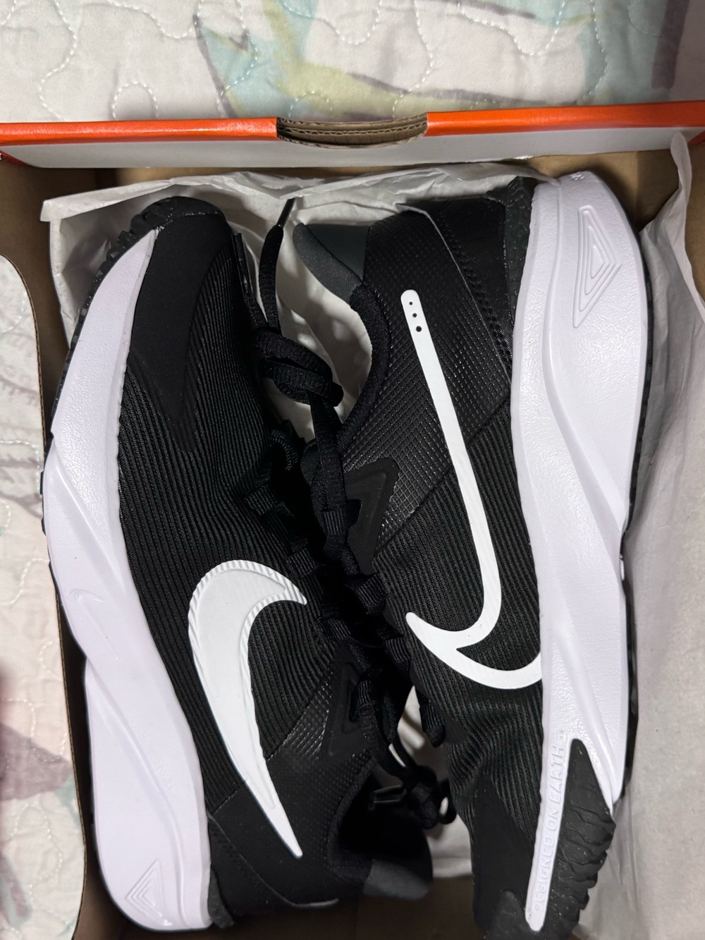 Nike Star Runner 4 - Men’s 7 Women’s 8.5 NWT NIB
